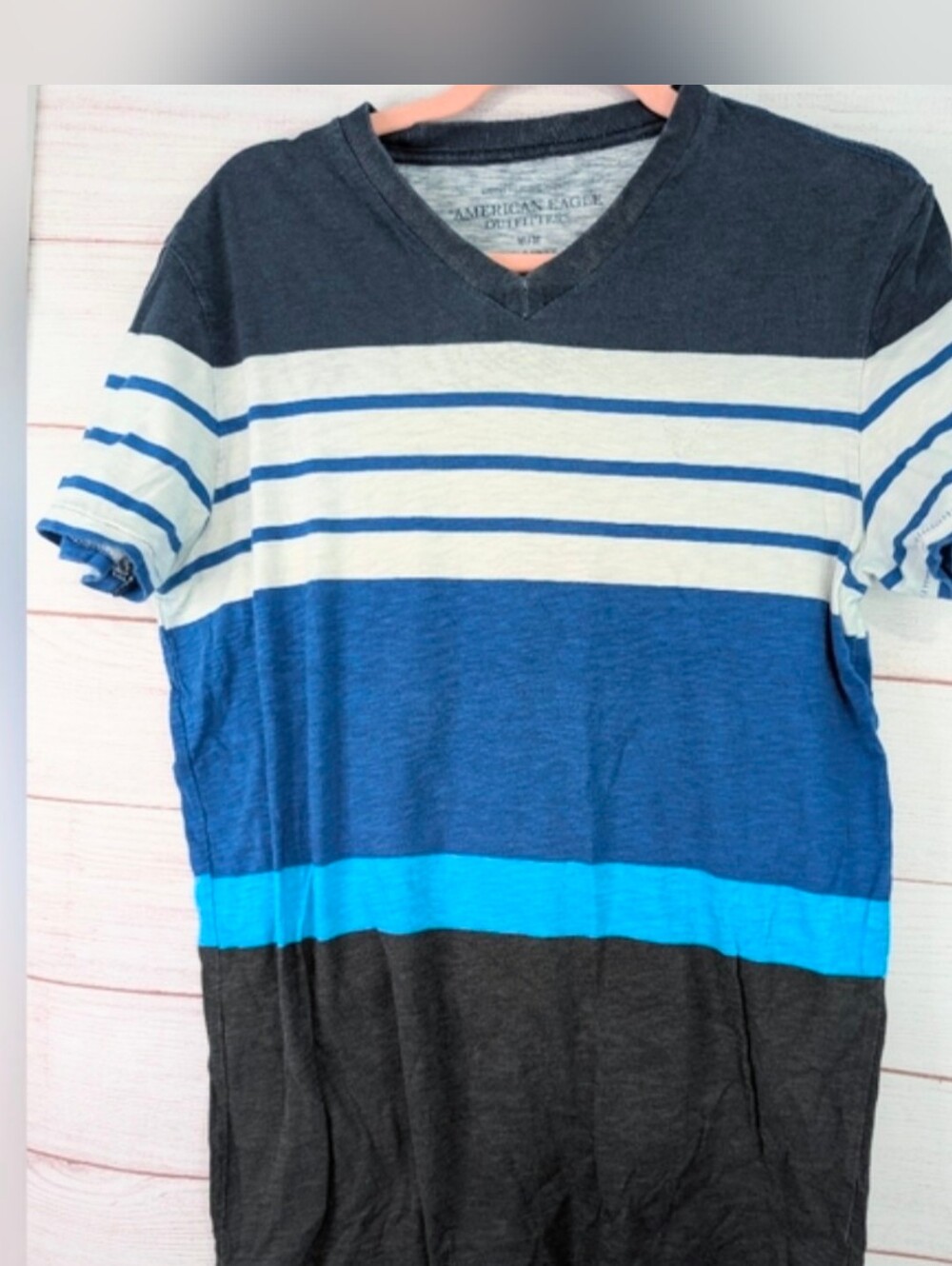 ⭐ ⭐$5.00 ADD ON ⭐ ⭐ Nwot Mens American eagle 🦅 V Neck T-shirt 👕 Size M